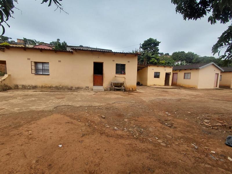 5 Bedroom Property for Sale in Umlazi KwaZulu-Natal