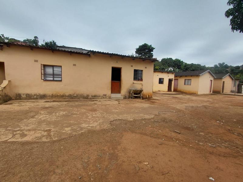 5 Bedroom Property for Sale in Umlazi KwaZulu-Natal