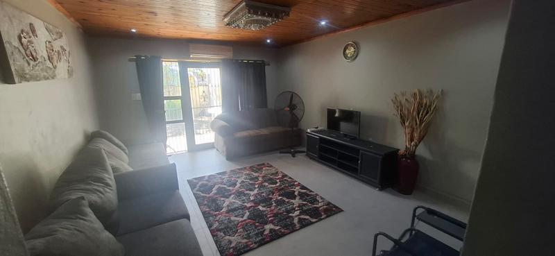 To Let 4 Bedroom Property for Rent in Oaklands KwaZulu-Natal