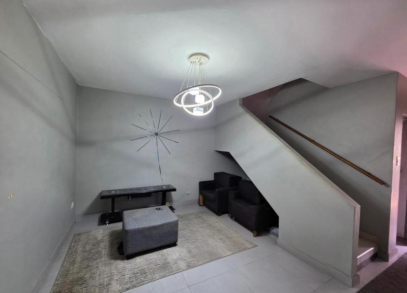 To Let 4 Bedroom Property for Rent in Oaklands KwaZulu-Natal