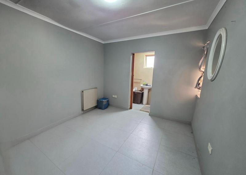 To Let 4 Bedroom Property for Rent in Oaklands KwaZulu-Natal