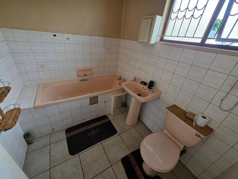 To Let 4 Bedroom Property for Rent in Oaklands KwaZulu-Natal