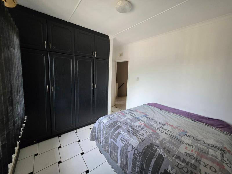 To Let 4 Bedroom Property for Rent in Oaklands KwaZulu-Natal