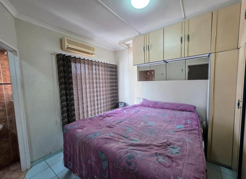 To Let 4 Bedroom Property for Rent in Oaklands KwaZulu-Natal