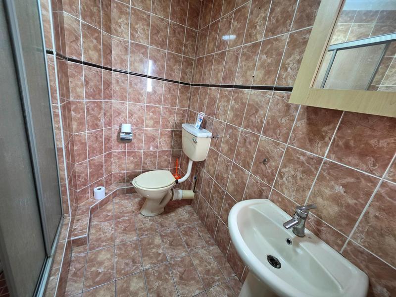 To Let 4 Bedroom Property for Rent in Oaklands KwaZulu-Natal