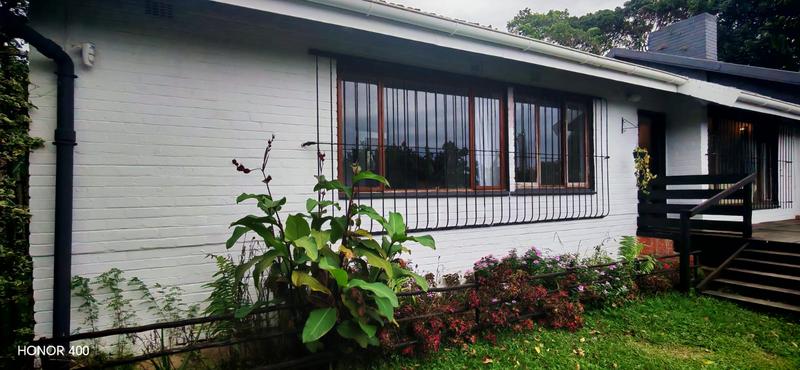 To Let 4 Bedroom Property for Rent in Uvongo KwaZulu-Natal