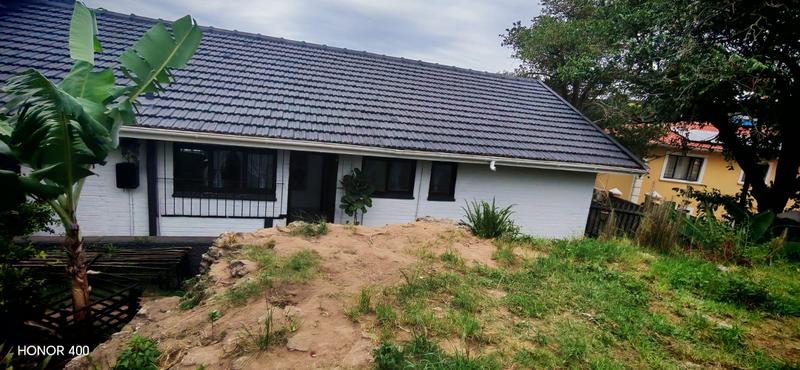 To Let 4 Bedroom Property for Rent in Uvongo KwaZulu-Natal
