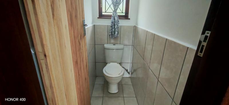 To Let 4 Bedroom Property for Rent in Uvongo KwaZulu-Natal