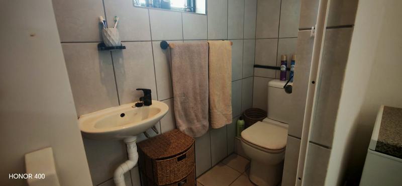 To Let 4 Bedroom Property for Rent in Uvongo KwaZulu-Natal