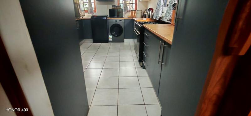 To Let 4 Bedroom Property for Rent in Uvongo KwaZulu-Natal