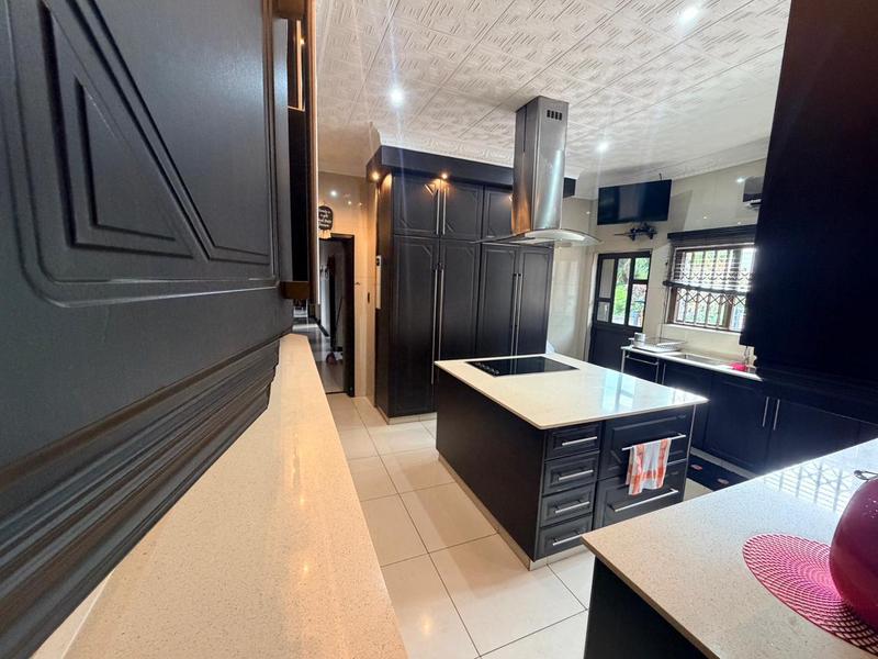 6 Bedroom Property for Sale in Freeland Park KwaZulu-Natal