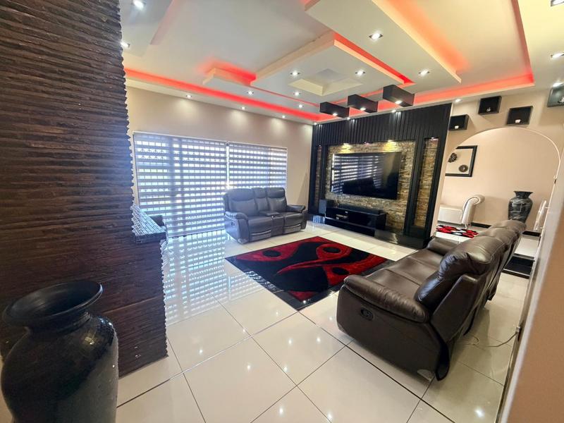 6 Bedroom Property for Sale in Freeland Park KwaZulu-Natal