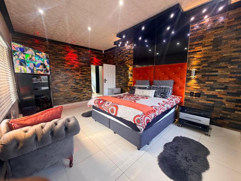 6 Bedroom Property for Sale in Freeland Park KwaZulu-Natal