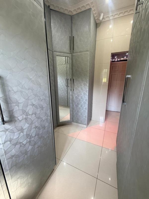 6 Bedroom Property for Sale in Freeland Park KwaZulu-Natal