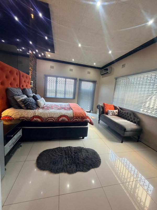 6 Bedroom Property for Sale in Freeland Park KwaZulu-Natal