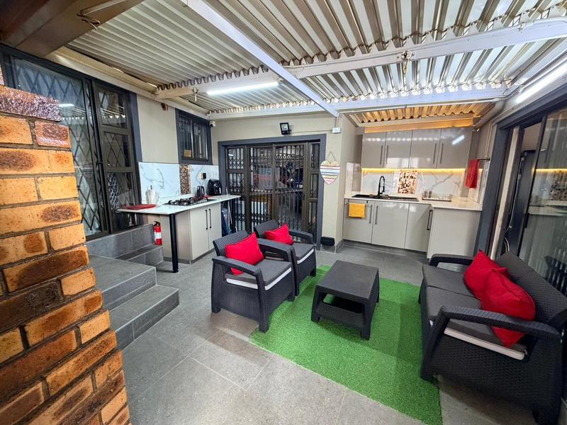 6 Bedroom Property for Sale in Freeland Park KwaZulu-Natal