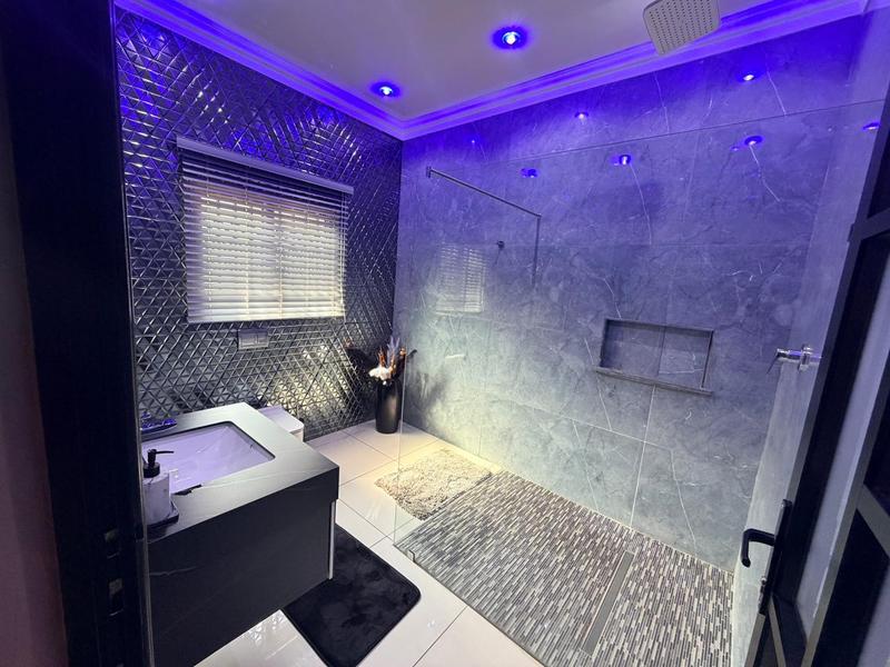 6 Bedroom Property for Sale in Freeland Park KwaZulu-Natal