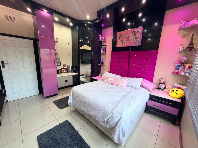 6 Bedroom Property for Sale in Freeland Park KwaZulu-Natal