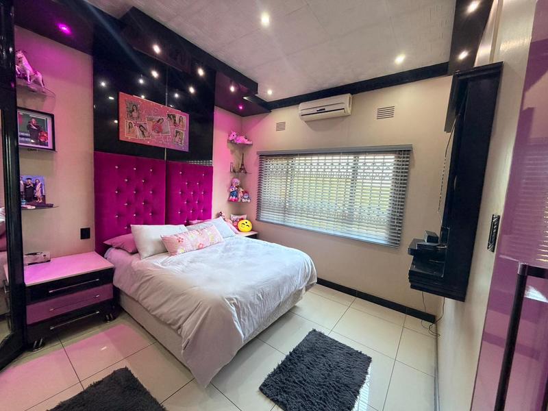 6 Bedroom Property for Sale in Freeland Park KwaZulu-Natal