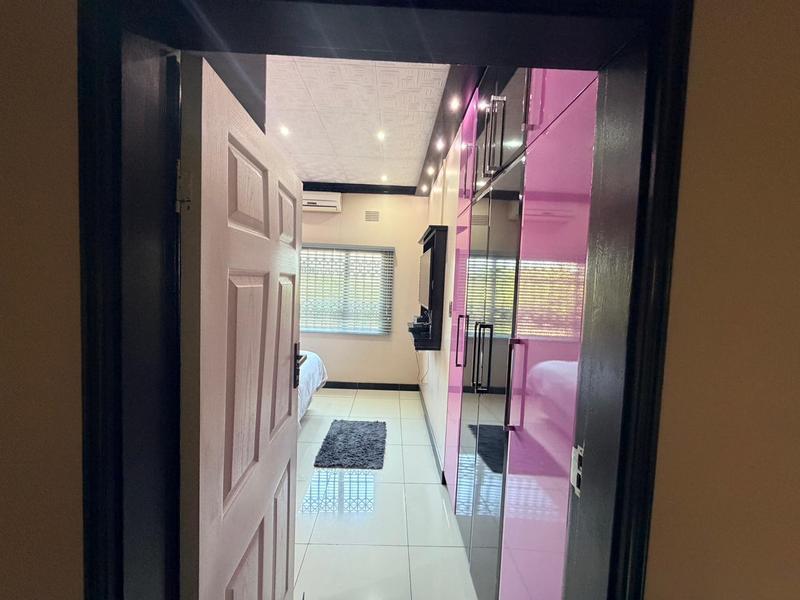 6 Bedroom Property for Sale in Freeland Park KwaZulu-Natal
