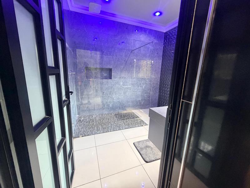 6 Bedroom Property for Sale in Freeland Park KwaZulu-Natal