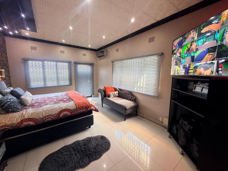 6 Bedroom Property for Sale in Freeland Park KwaZulu-Natal