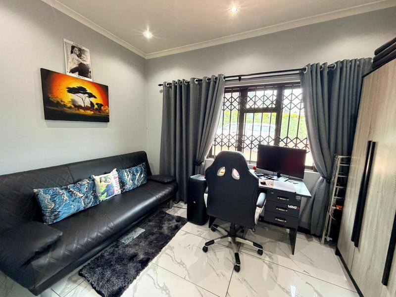6 Bedroom Property for Sale in Freeland Park KwaZulu-Natal