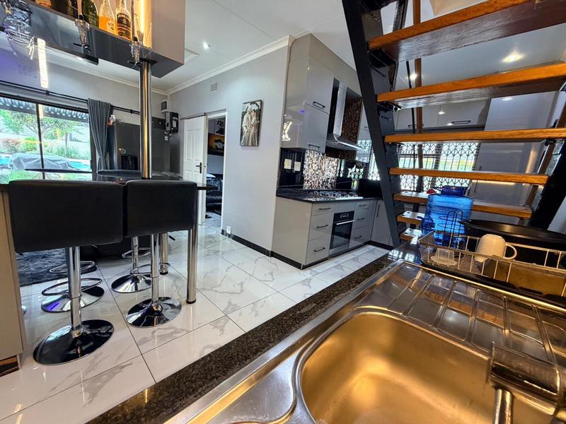 6 Bedroom Property for Sale in Freeland Park KwaZulu-Natal