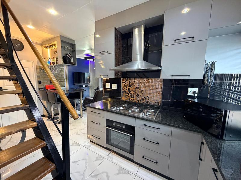 6 Bedroom Property for Sale in Freeland Park KwaZulu-Natal