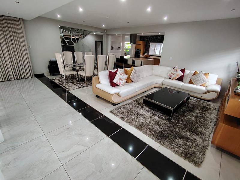 5 Bedroom Property for Sale in Izinga KwaZulu-Natal