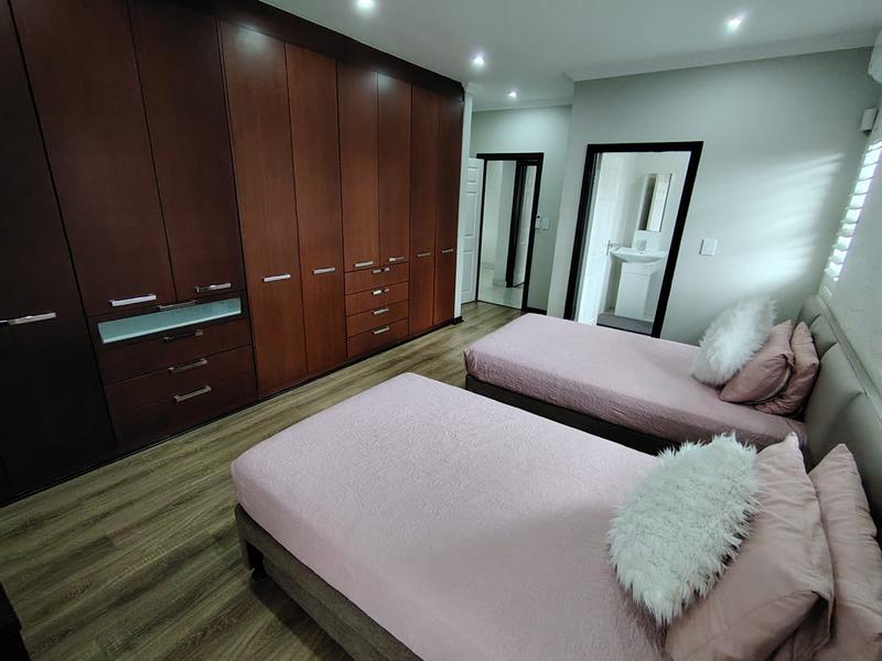 5 Bedroom Property for Sale in Izinga KwaZulu-Natal