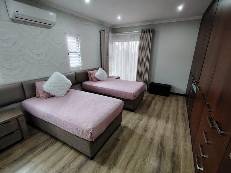 5 Bedroom Property for Sale in Izinga KwaZulu-Natal