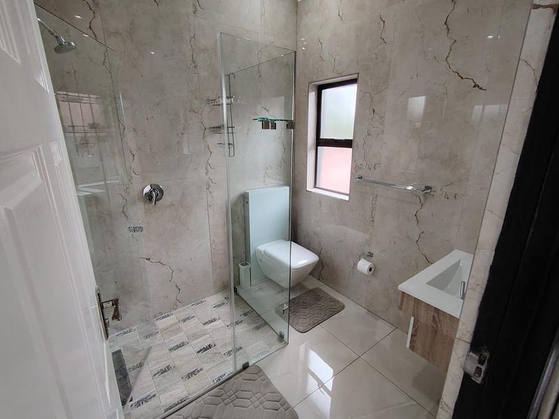 5 Bedroom Property for Sale in Izinga KwaZulu-Natal