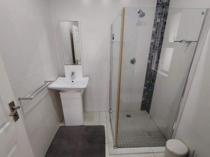 5 Bedroom Property for Sale in Izinga KwaZulu-Natal