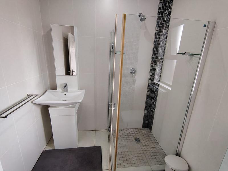 5 Bedroom Property for Sale in Izinga KwaZulu-Natal