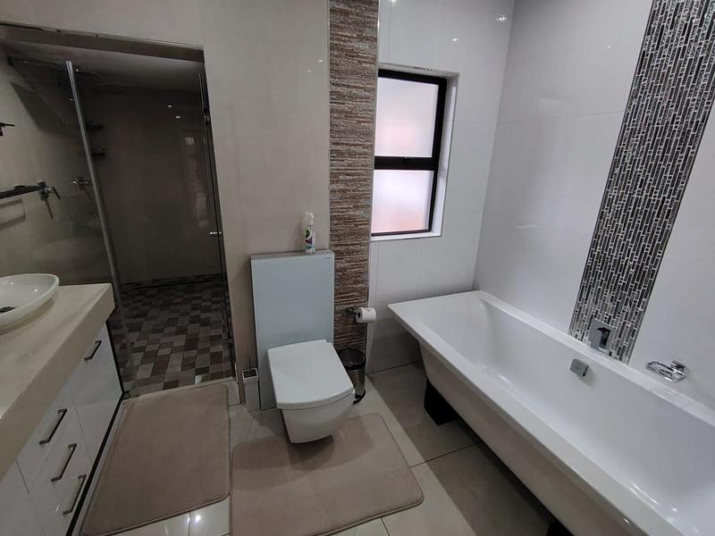 5 Bedroom Property for Sale in Izinga KwaZulu-Natal