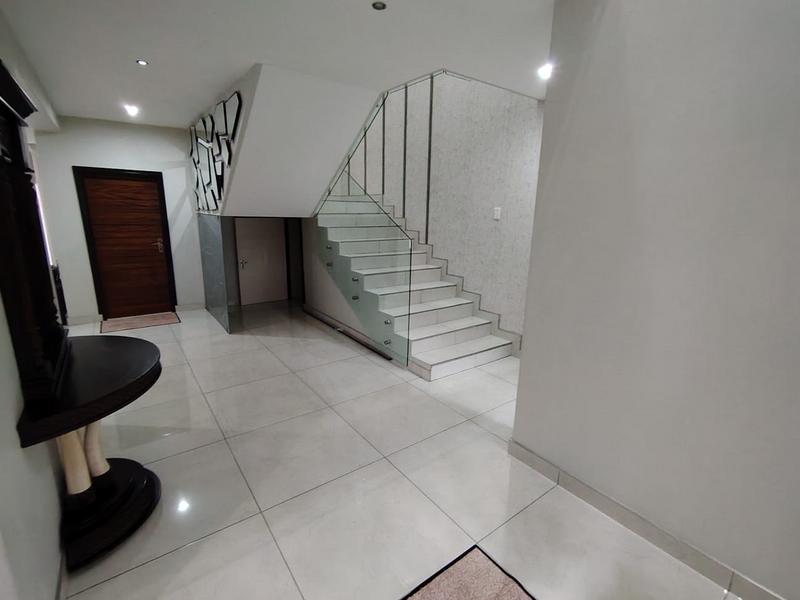 5 Bedroom Property for Sale in Izinga KwaZulu-Natal