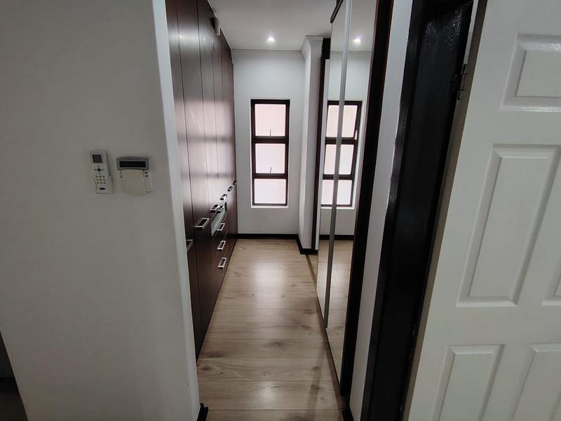 5 Bedroom Property for Sale in Izinga KwaZulu-Natal