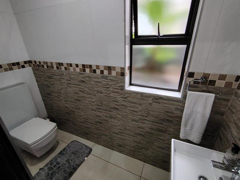 5 Bedroom Property for Sale in Izinga KwaZulu-Natal