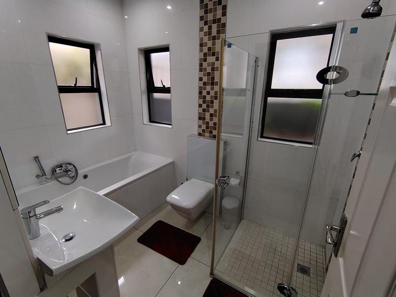 5 Bedroom Property for Sale in Izinga KwaZulu-Natal