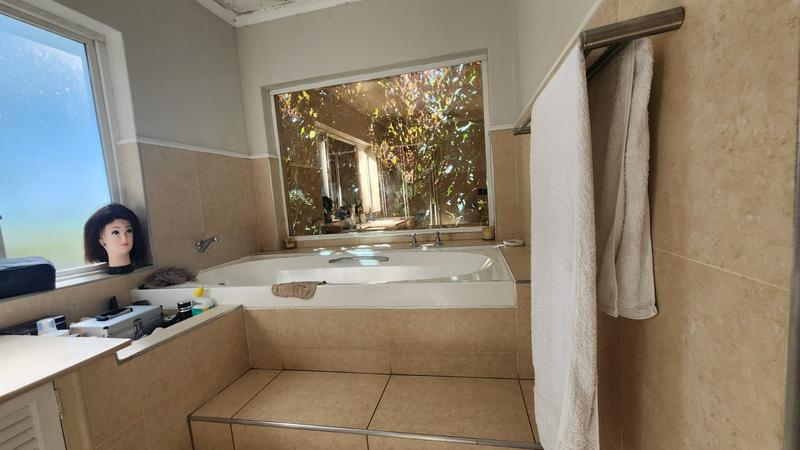 4 Bedroom Property for Sale in Winston Park KwaZulu-Natal