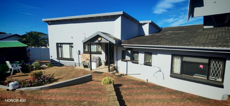 4 Bedroom Property for Sale in Manaba Beach KwaZulu-Natal