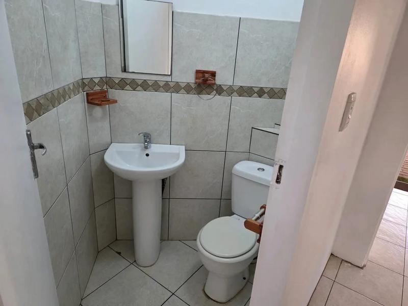 To Let 2 Bedroom Property for Rent in Park Hill KwaZulu-Natal