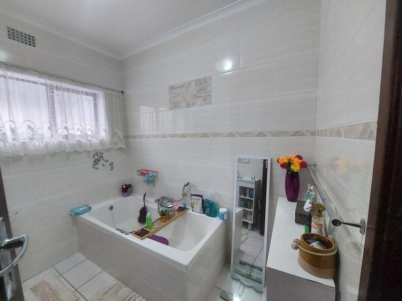 4 Bedroom Property for Sale in Margate KwaZulu-Natal