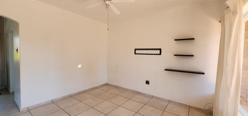 To Let 2 Bedroom Property for Rent in Umkomaas KwaZulu-Natal
