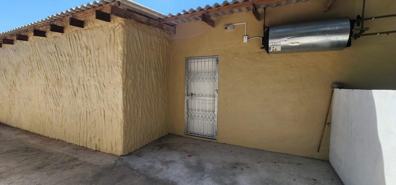 To Let 1 Bedroom Property for Rent in Umkomaas KwaZulu-Natal