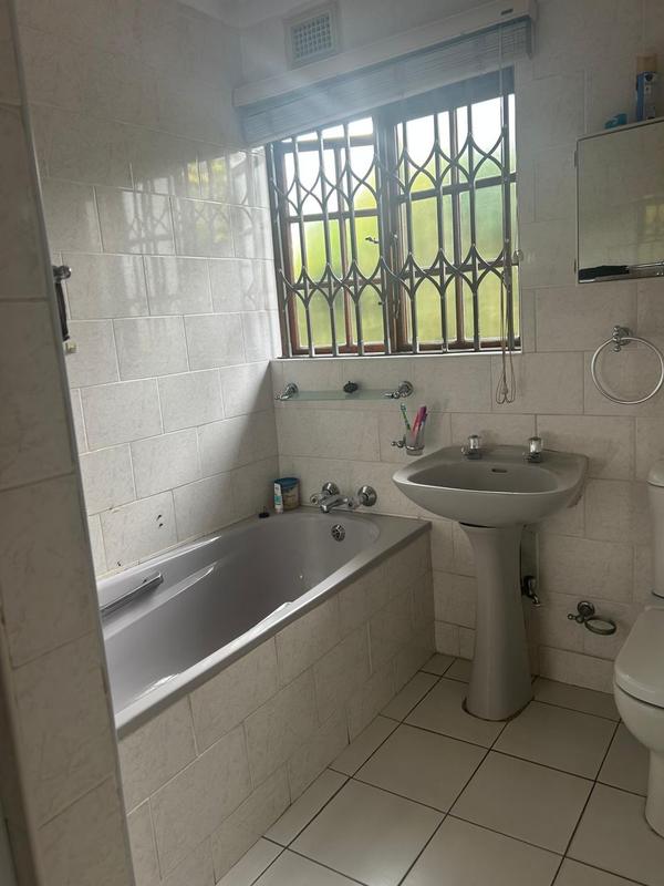 2 Bedroom Property for Sale in Montclair KwaZulu-Natal