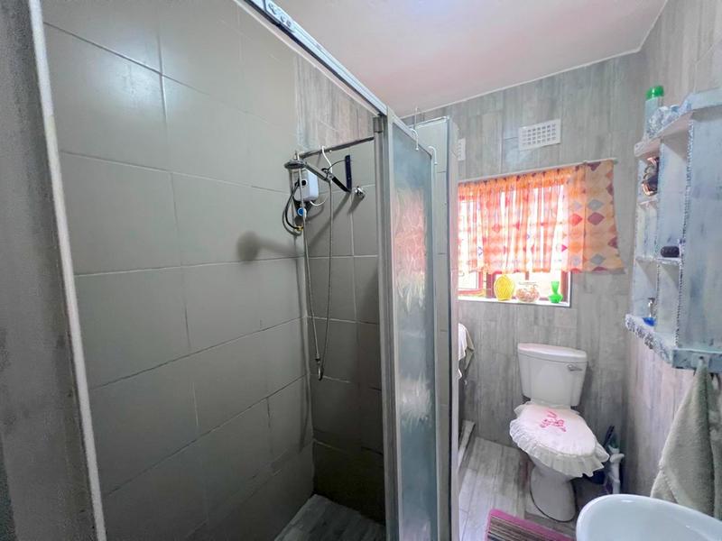 2 Bedroom Property for Sale in Port Edward KwaZulu-Natal