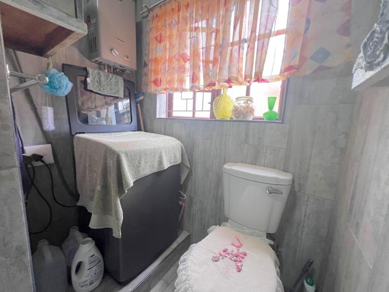 2 Bedroom Property for Sale in Port Edward KwaZulu-Natal