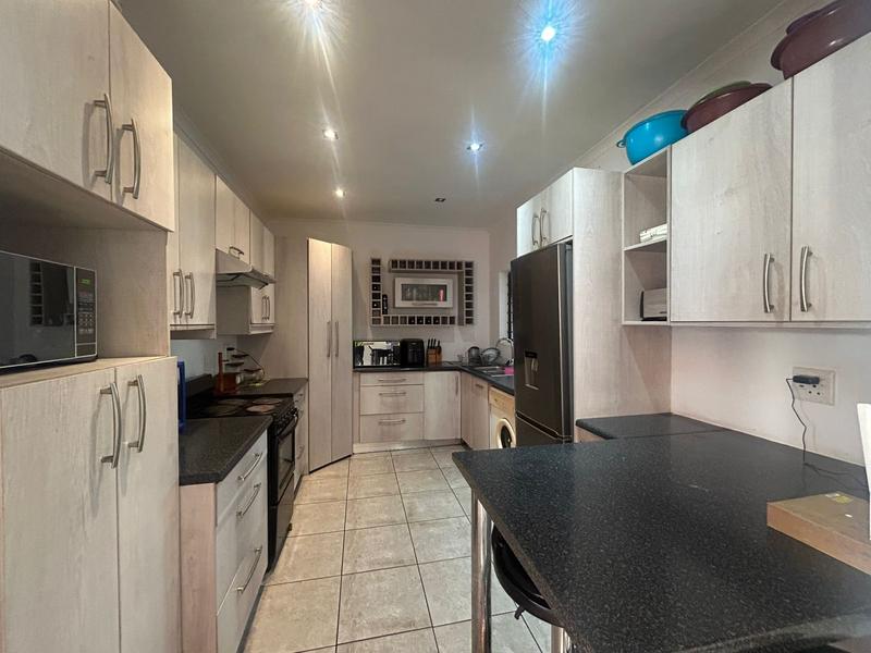 6 Bedroom Property for Sale in Margate KwaZulu-Natal